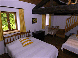 Marronniers yellow bedroom